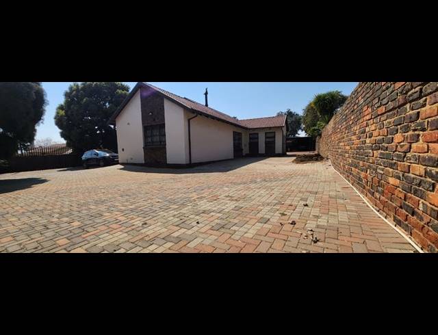 6 BEDROOM HOUSE FOR SALE IN BIRCHLEIGH